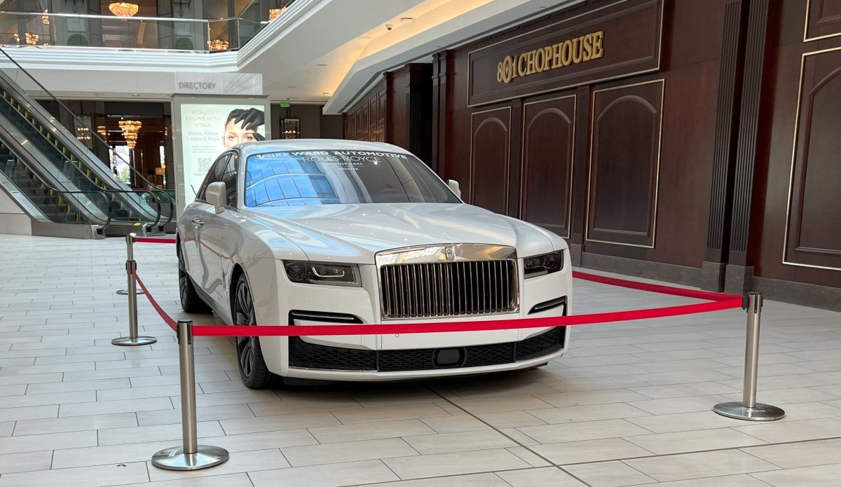 Museum Retractable Belt Car Show Stanchions 2 ft