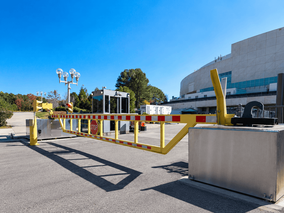 Manual Anti-Ram Drop Arm Barrier Gate for Vehicle Access Control, M50 P3 Crash-Rated, Surface-Set | Global Grab Avenger
